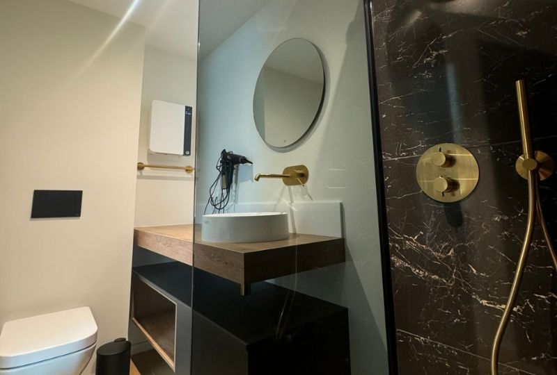 Salle de bain Master (1) de l'Edelweiss à la Villa Belle Fleur dans le Queyras