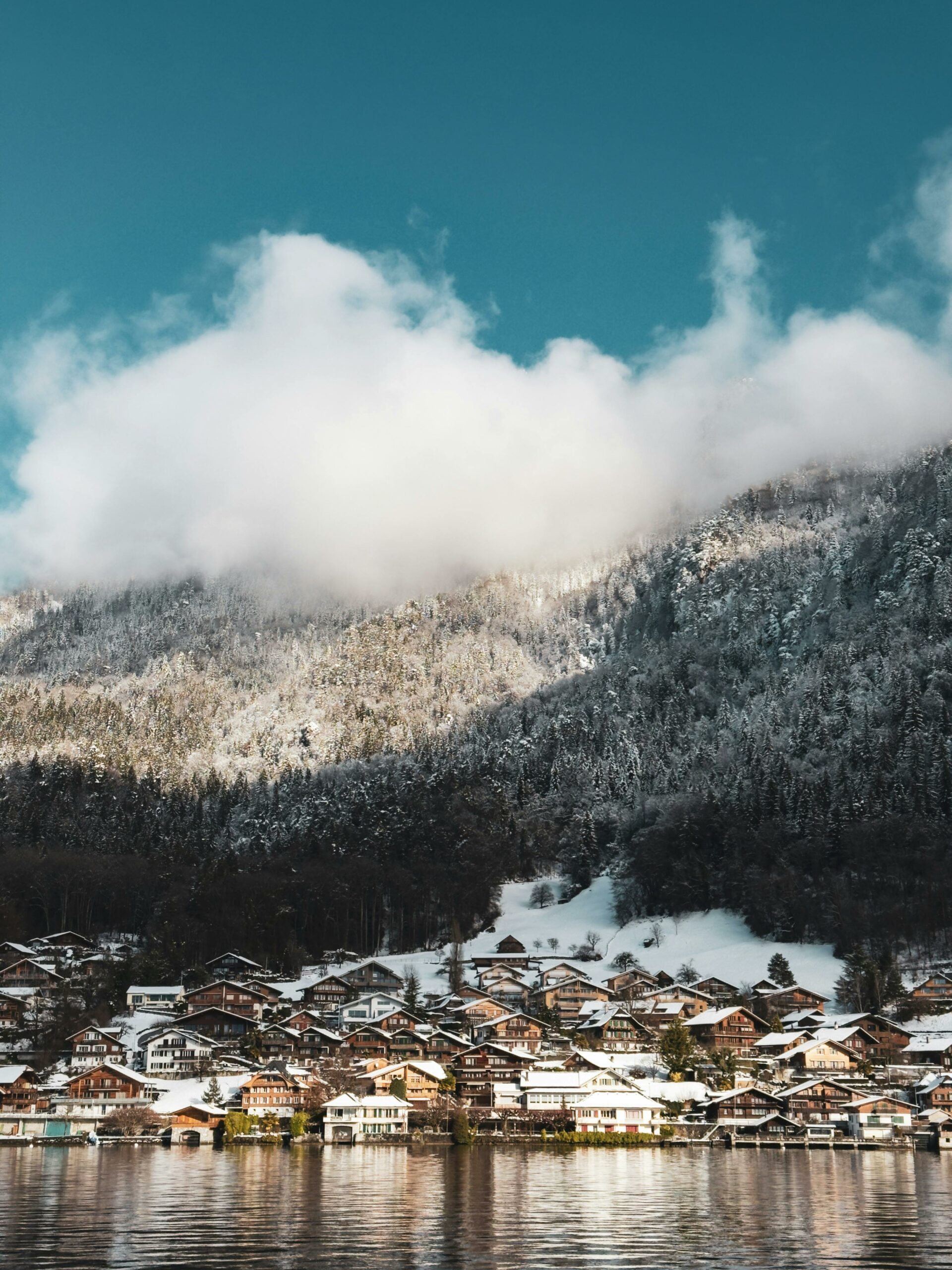 Village alpin enneig&eacute; dans le Queyras id&eacute;al pour une location alpes pour groupe en hiver